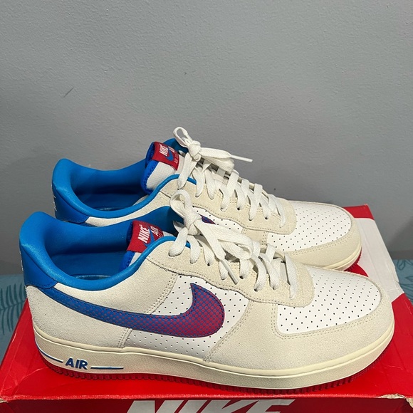 Nike Men's Cream and Blue Sneakers - Picture 2 of 9